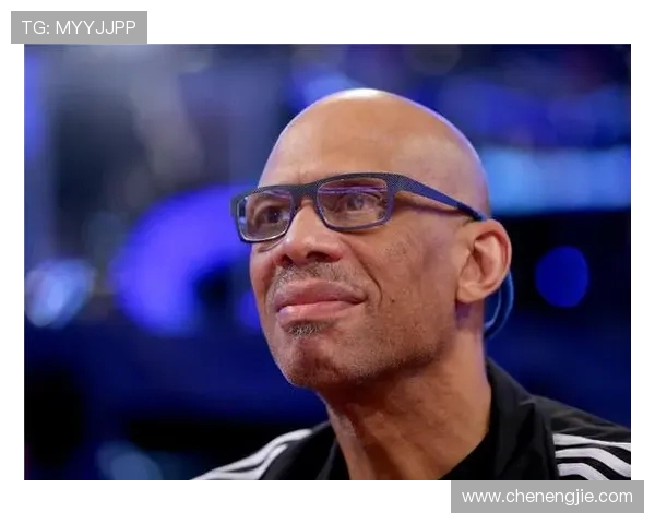 卡里姆·阿布杜尔-贾巴尔：从篮球场到文化象征的传奇人生与历史贡献