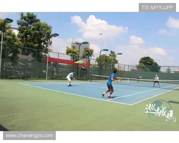 杨强独家分享网球技巧与心得助你提升球技与比赛表现