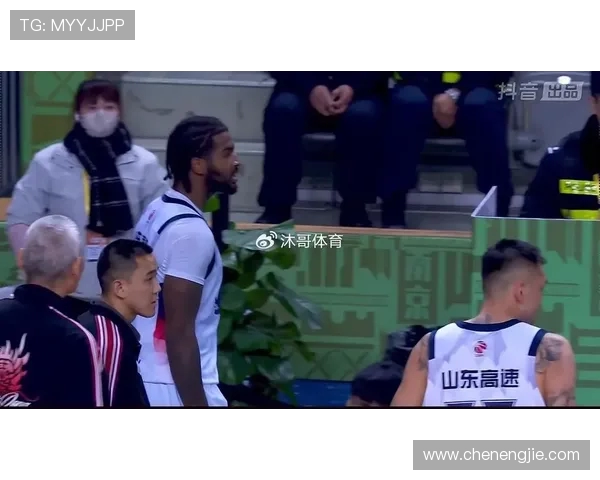 南京同曦迎战山东男篮期待精彩对决与激烈竞争的篮球盛宴 南京同曦迎战山东男篮期待精彩对决与激烈竞争的篮球盛宴