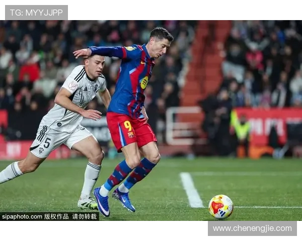 巴塞罗那主场迎战埃瓦尔全力争胜的精彩对决 巴塞罗那主场迎战埃瓦尔全力争胜的精彩对决